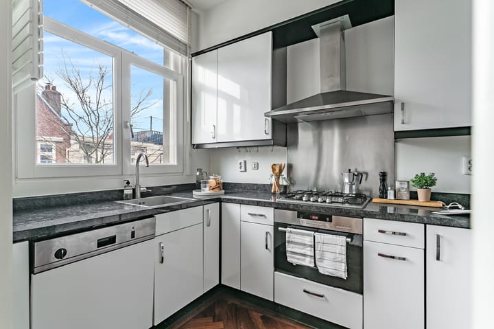 Foto 19 van Van Eeghenstraat 18-2