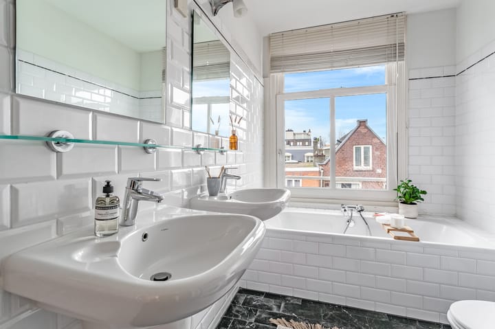 Foto 27 van Van Eeghenstraat 18-2