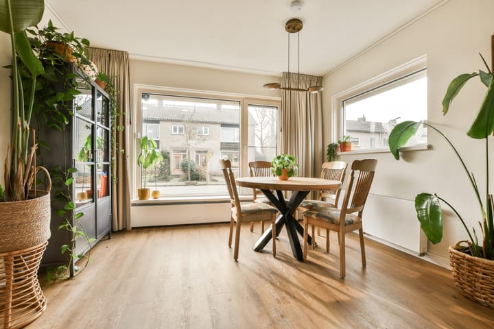 Photo 4 of Voorburgstraat 9