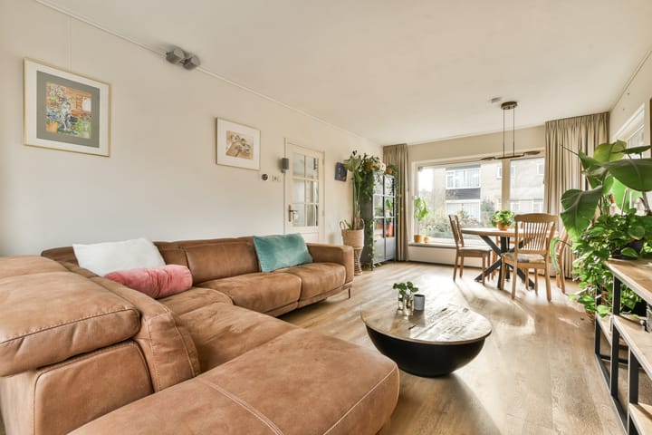 Photo 6 of Voorburgstraat 9