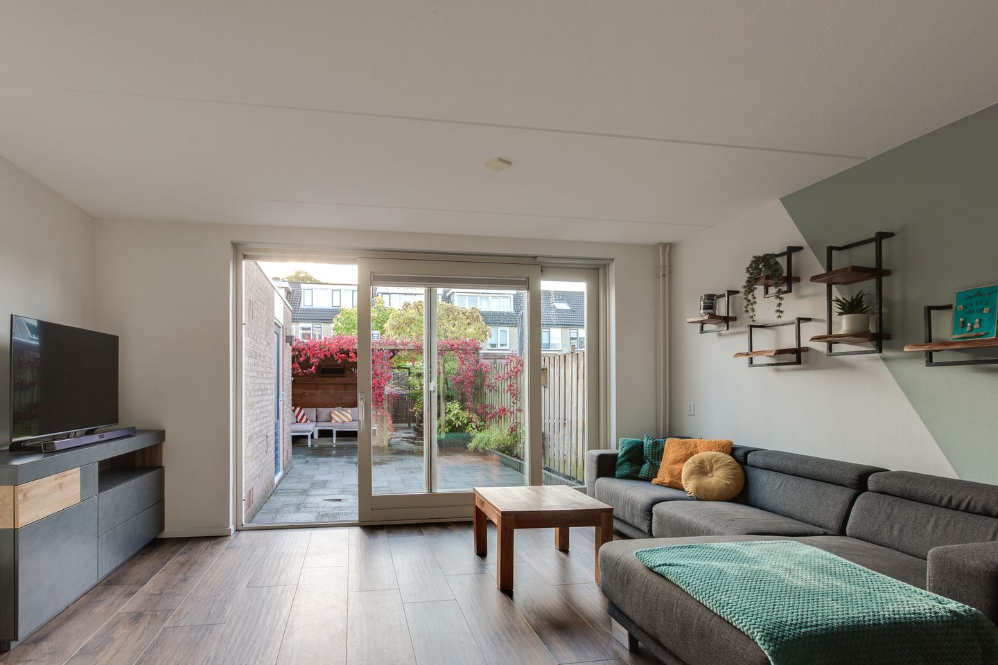 Foto 10 van Bronsmos 23