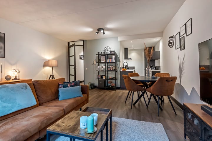 Foto 12 van Damstraat 22