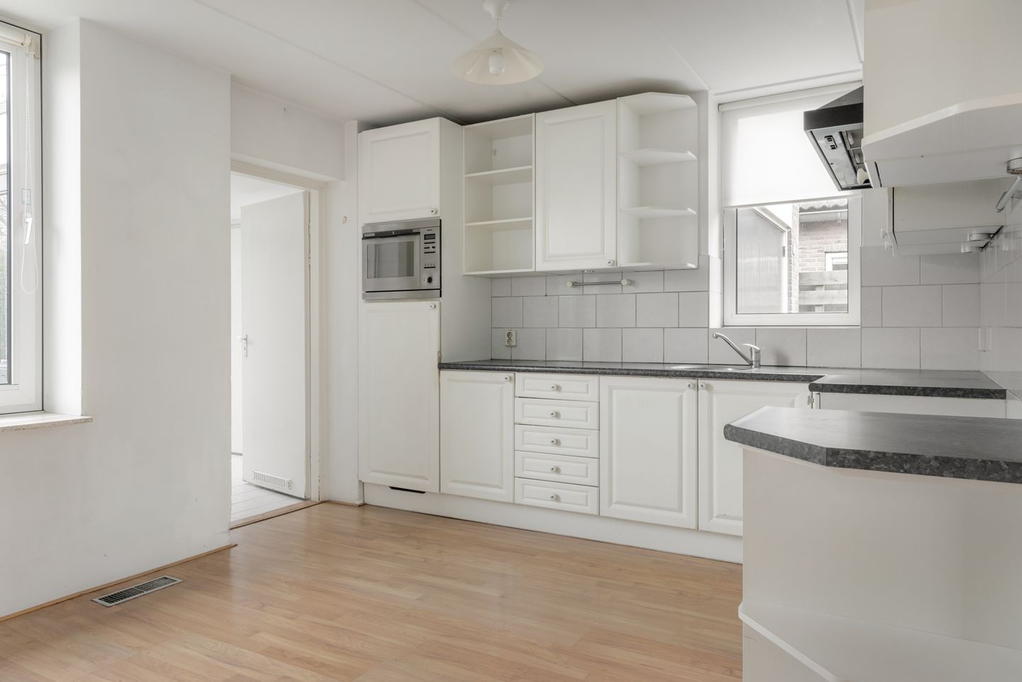 Foto 10 van Leeuwetand 113