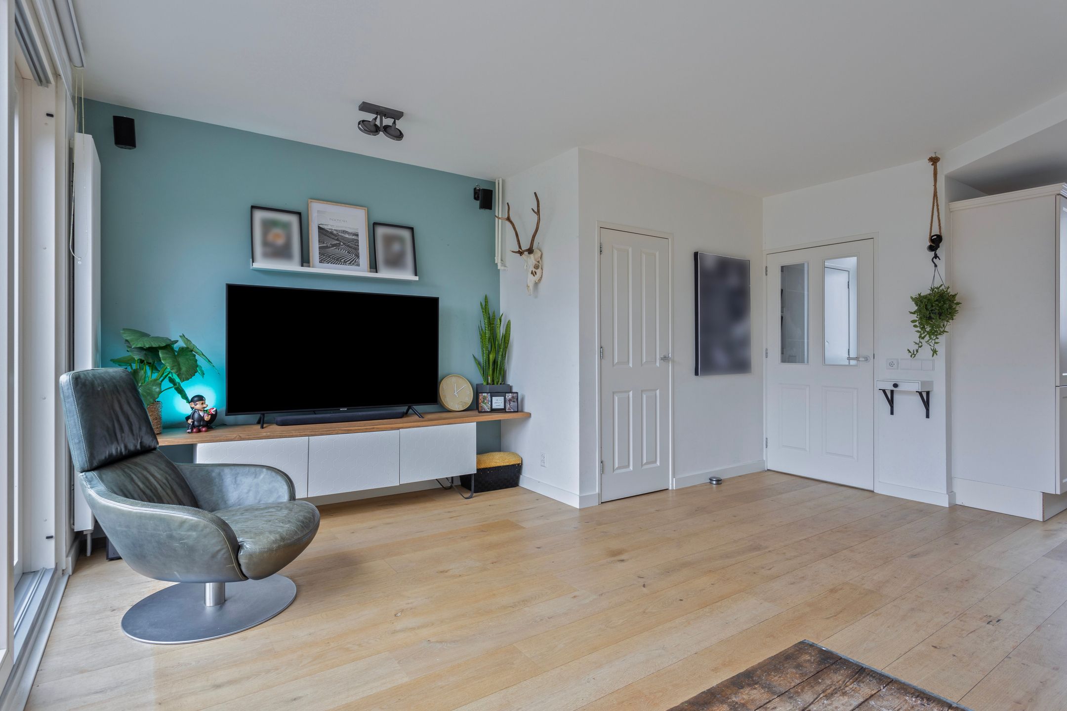 Photo 6 of Zeisstraat 42