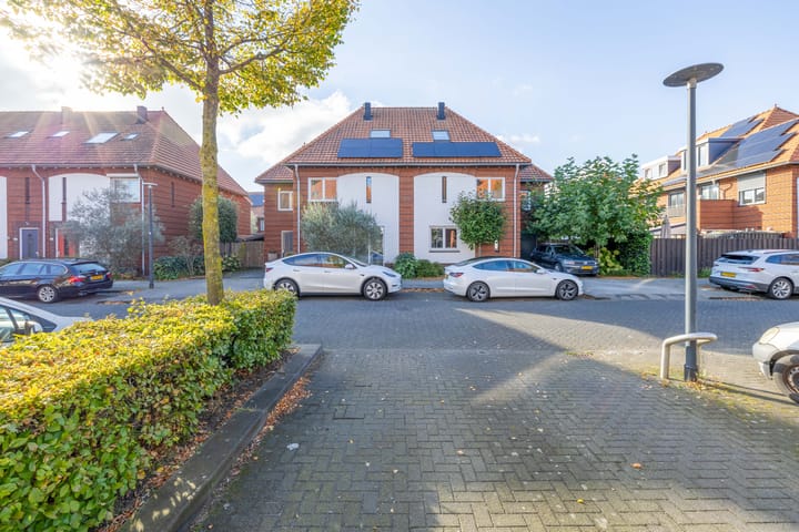 Photo 10 of Charactostraat 55