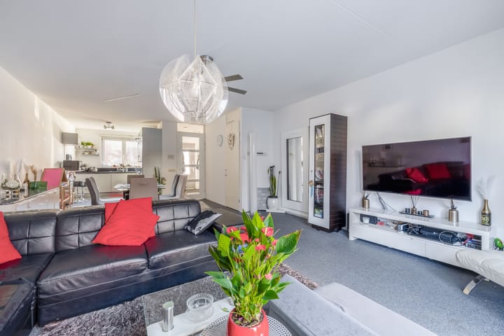 Photo 15 of Charactostraat 55