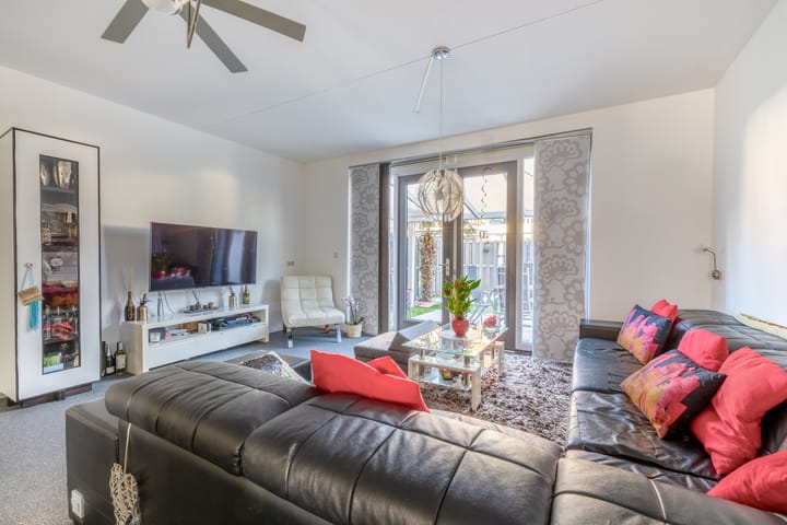 Photo 16 of Charactostraat 55