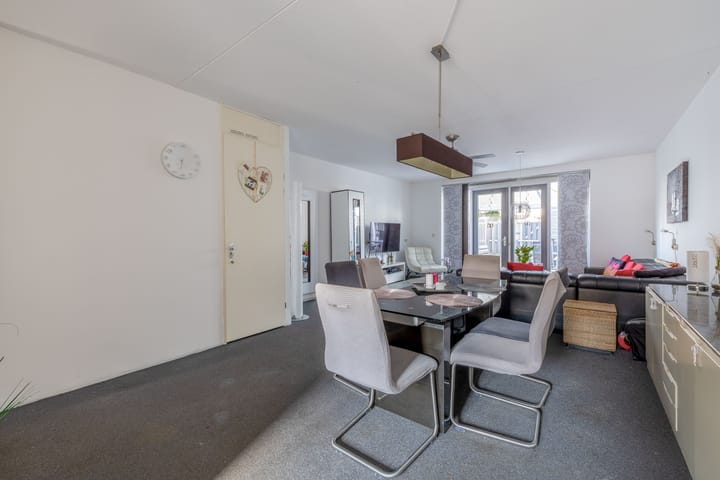 Photo 18 of Charactostraat 55