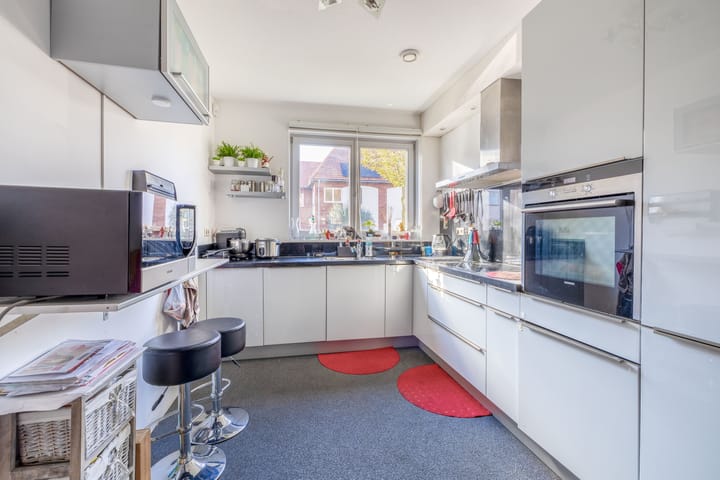 Photo 19 of Charactostraat 55