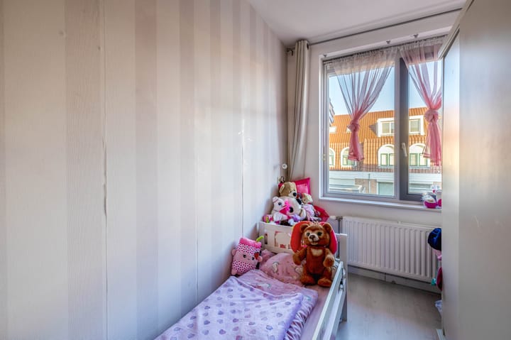 Photo 38 of Charactostraat 55