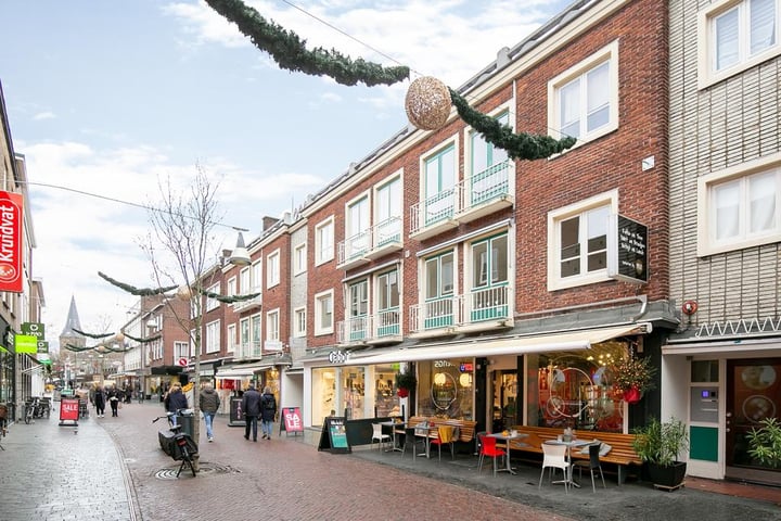 Raadhuisstraat 25