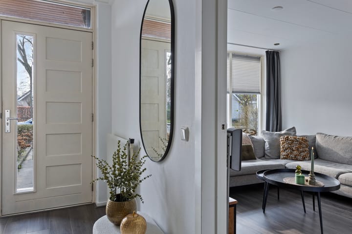 Photo 6 of Emanuel de Wittestraat 18