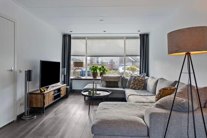 Photo 8 of Emanuel de Wittestraat 18