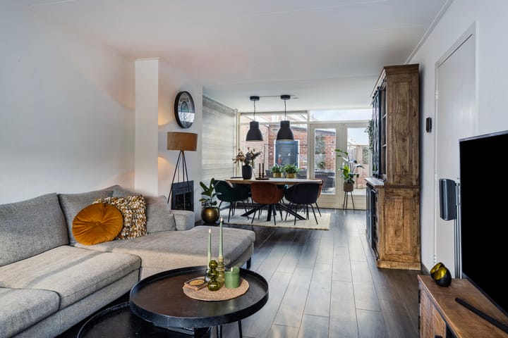 Photo 9 of Emanuel de Wittestraat 18