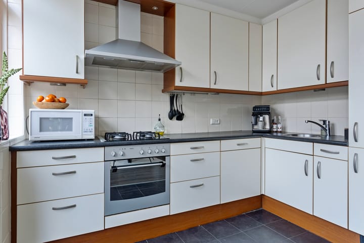 Photo 14 of Emanuel de Wittestraat 18