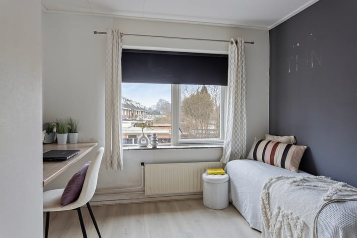 Photo 21 of Emanuel de Wittestraat 18