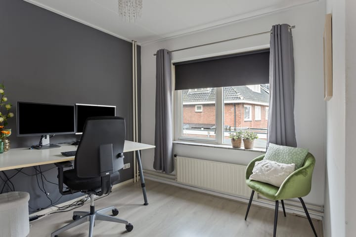 Photo 22 of Emanuel de Wittestraat 18