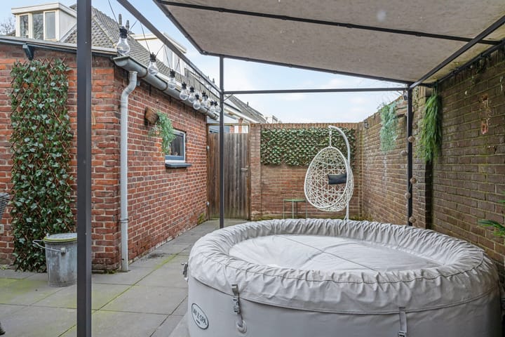 Photo 26 of Emanuel de Wittestraat 18