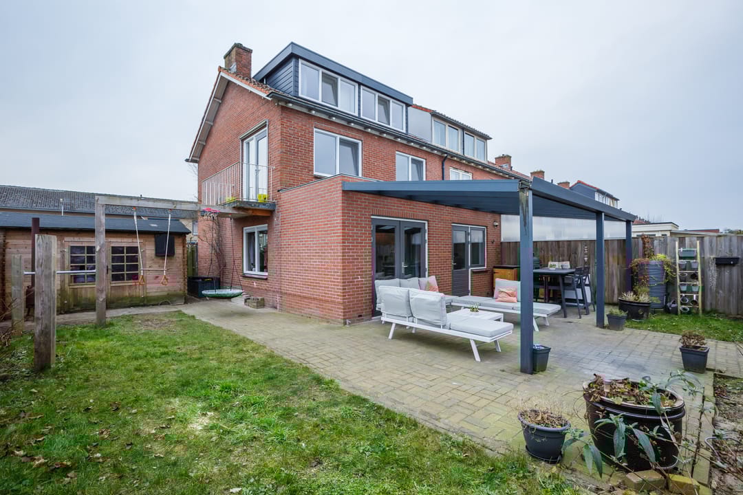 Foto 2 van van Limburg Stirumlaan 65