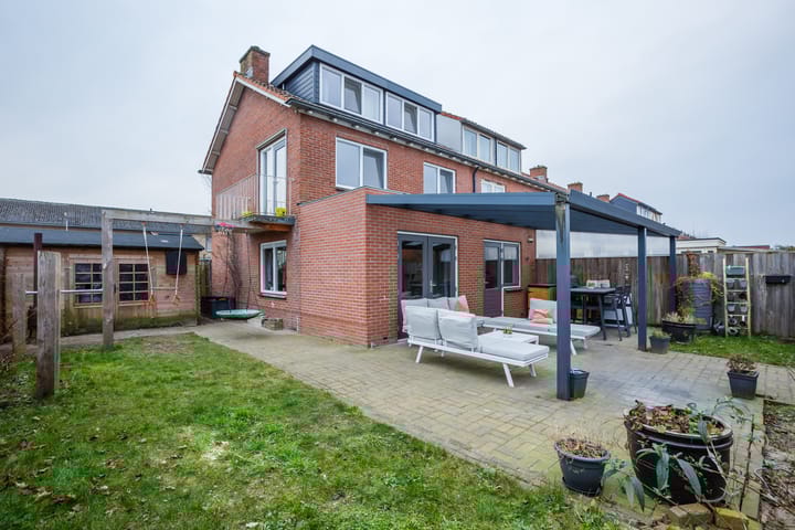 Foto 2 van van Limburg Stirumlaan 65