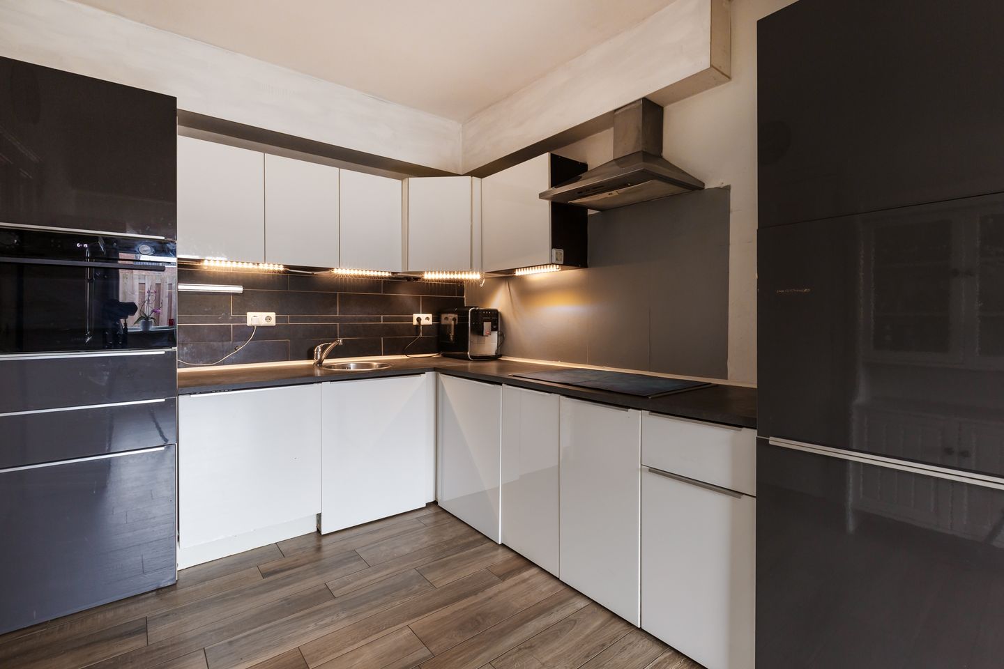 Foto 10 van van Limburg Stirumlaan 65