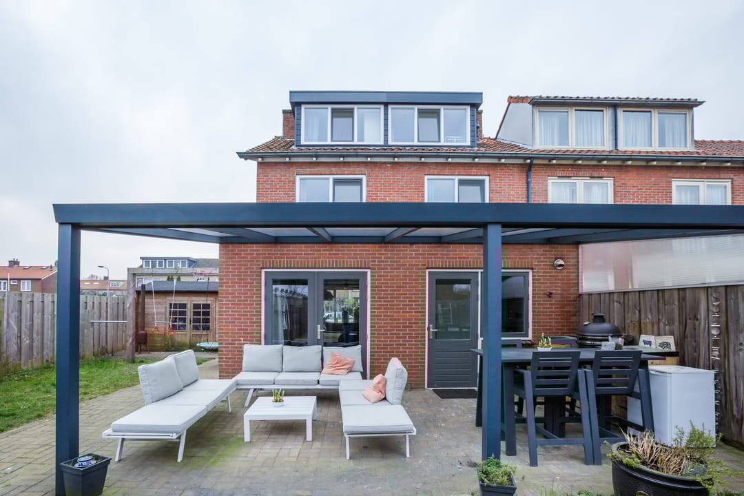 Foto 17 van van Limburg Stirumlaan 65