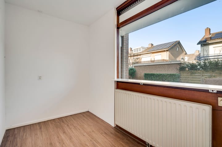 Foto 13 van Adelbert van Scharnlaan F 1