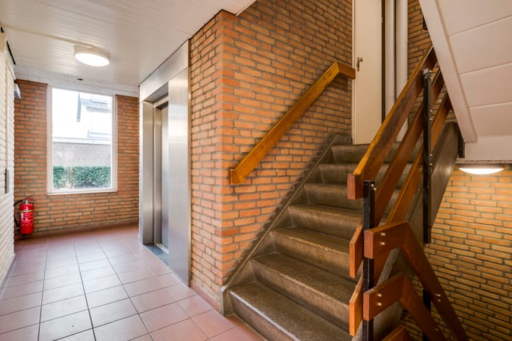 Foto 14 van Adelbert van Scharnlaan F 1