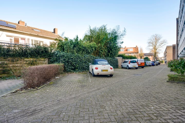 Foto 3 van Adelbert van Scharnlaan F 1