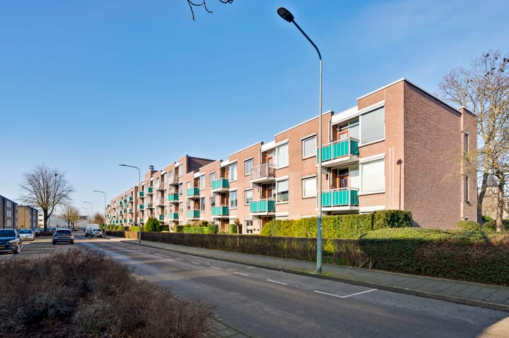 Foto 18 van Adelbert van Scharnlaan F 1