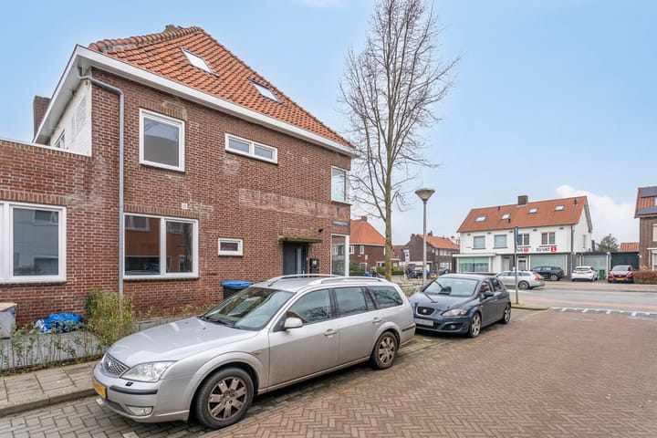 Foto 4 van Pioenroosstraat 2