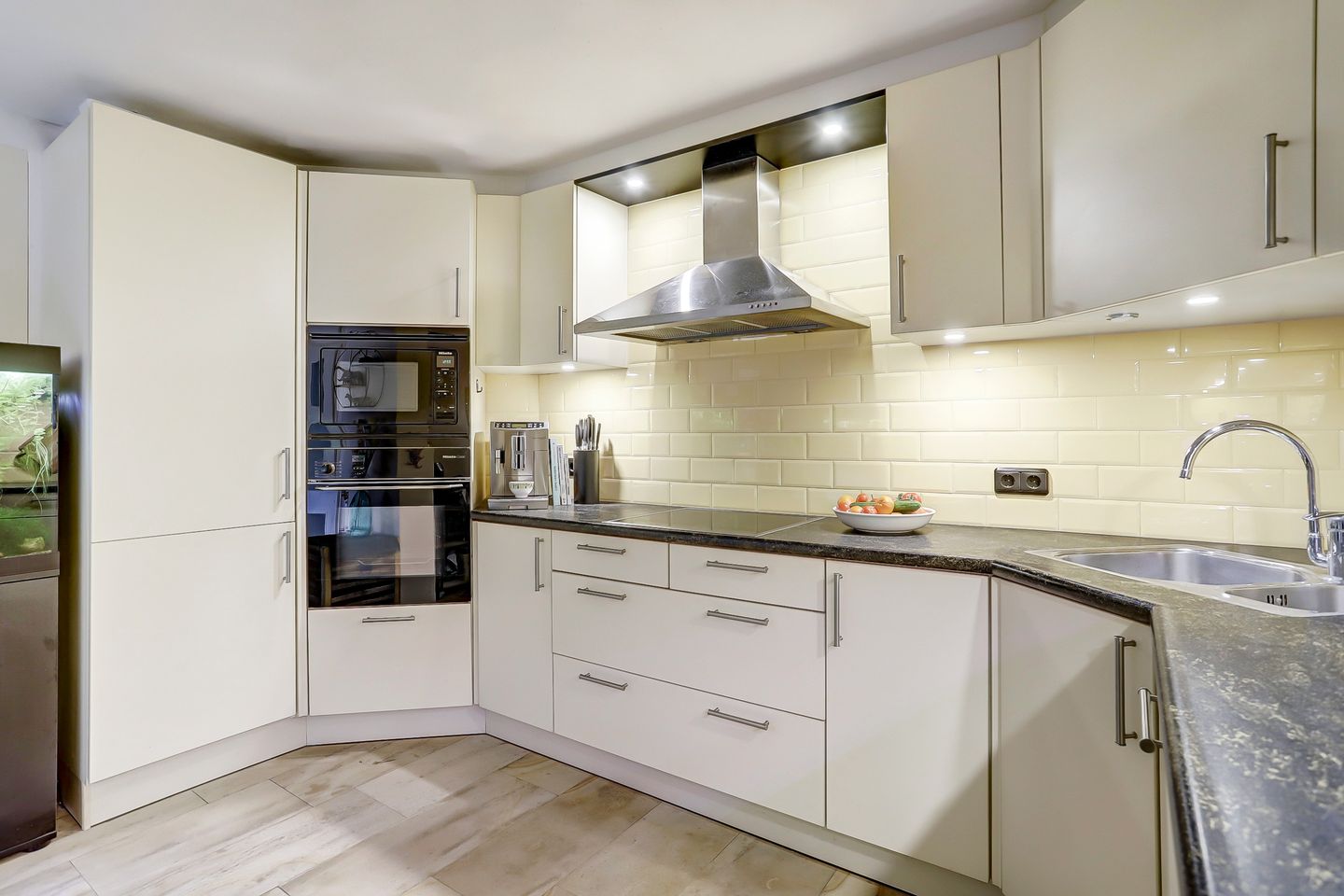 Foto 14 van Cornelis Verheuvelstraat 17