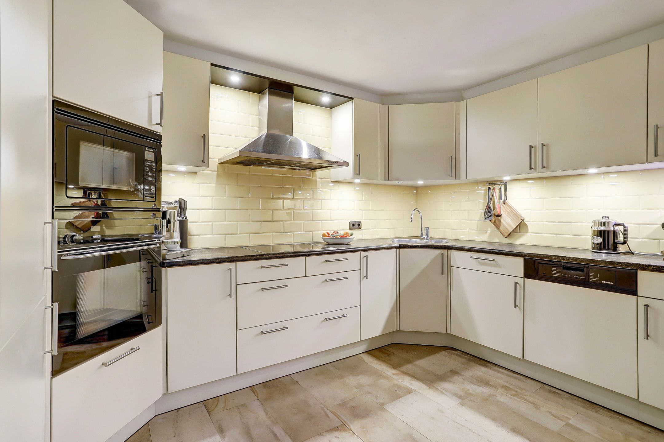 Foto 15 van Cornelis Verheuvelstraat 17