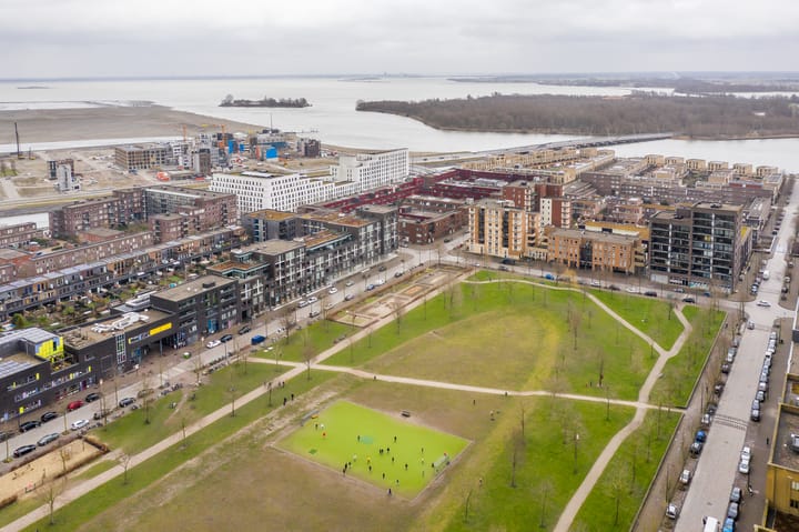 Foto 37 van Eva Besnyöstraat 579