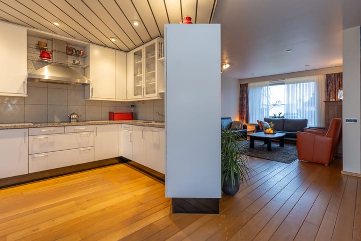 Photo 12 of Caumerboord 81