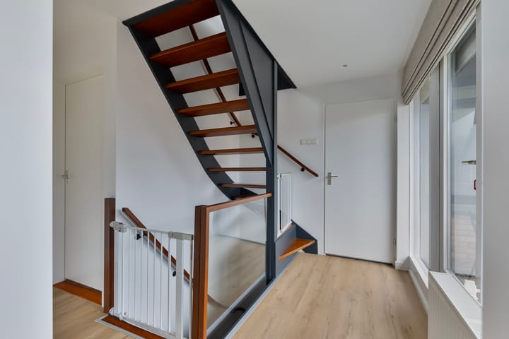 Foto 32 van Van der Lekstraat 10