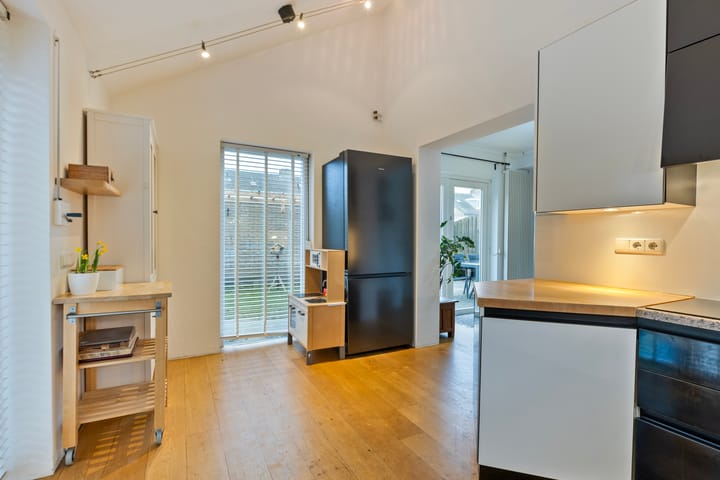 Foto 15 van Neutronstraat 22