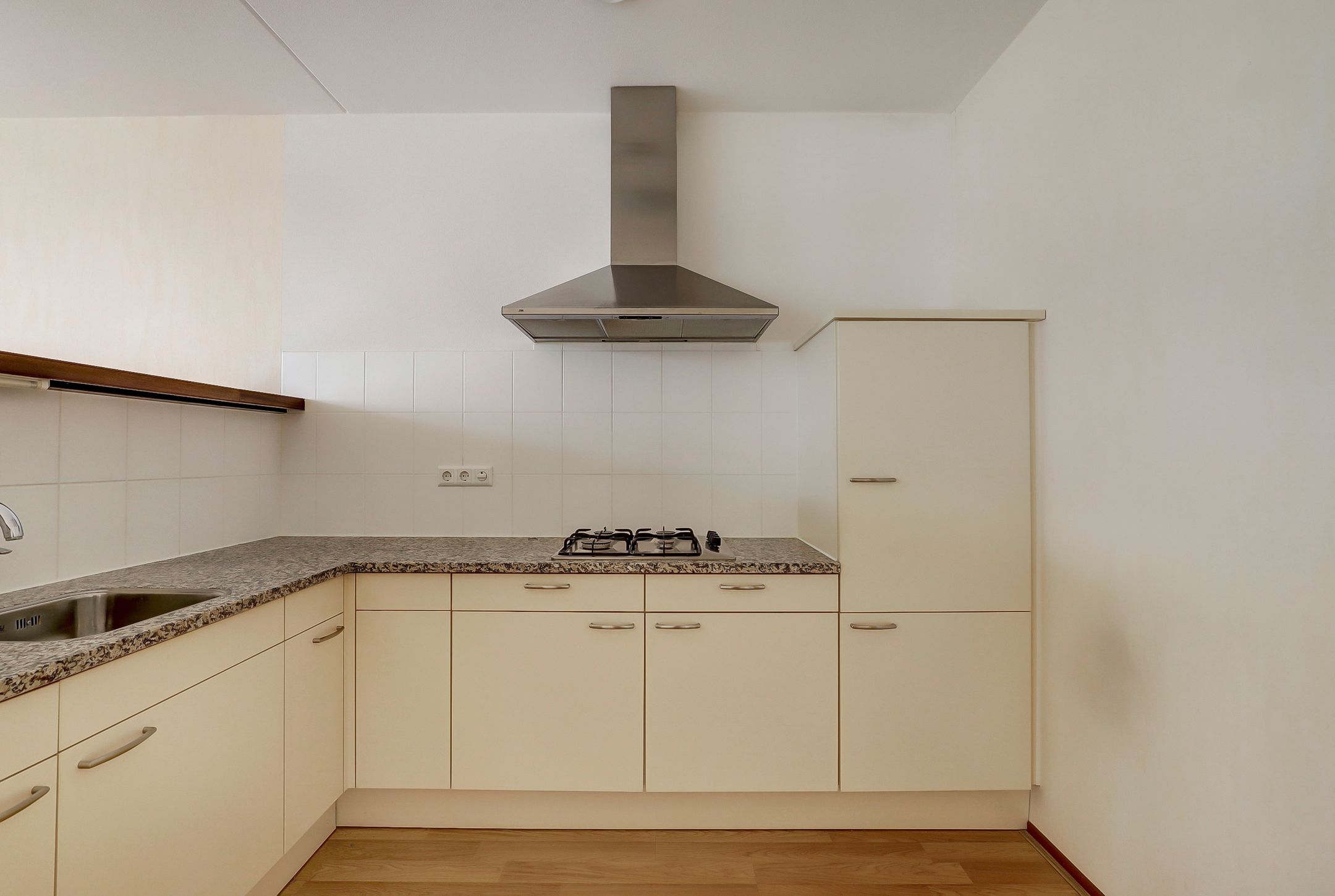 Photo 21 of Basiliekstraatje 24