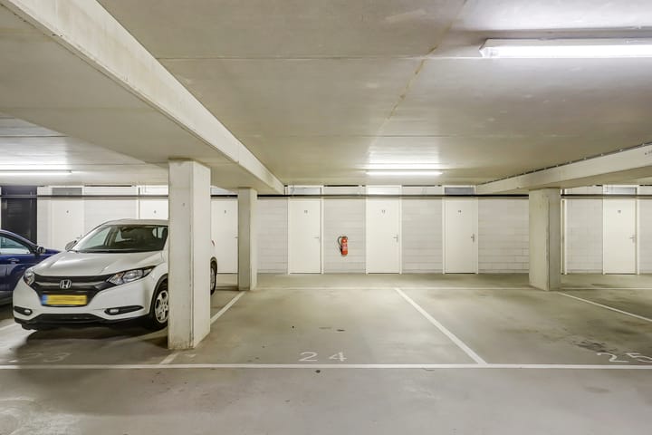 Photo 25 of Basiliekstraatje 24