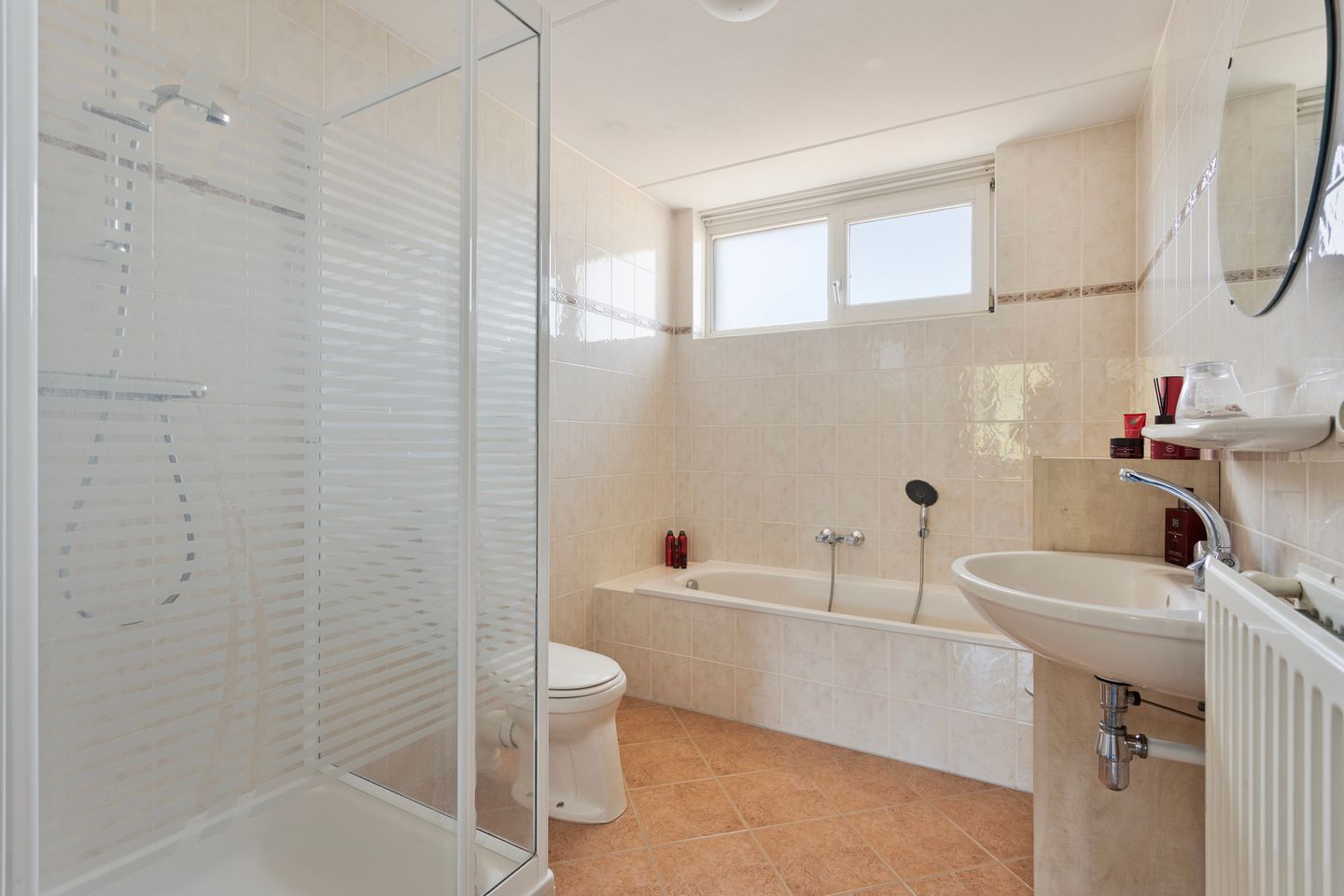 Foto 14 van G A Brederodestraat 10