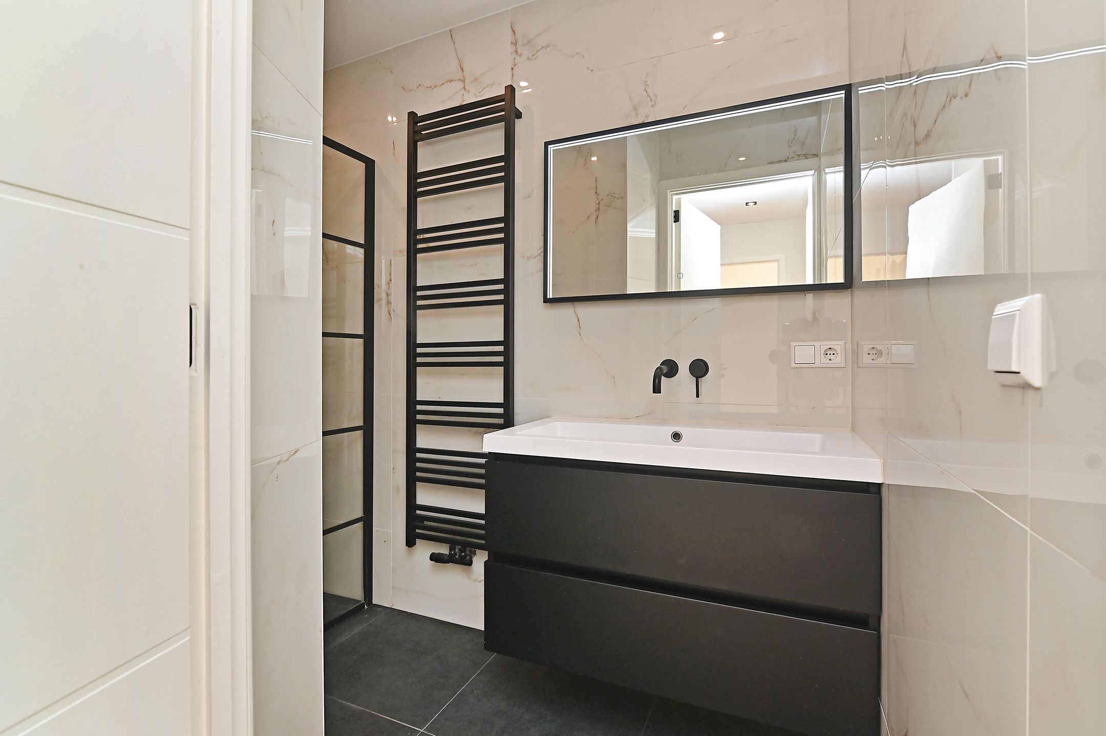 Photo 18 of Veenendaalkade 484