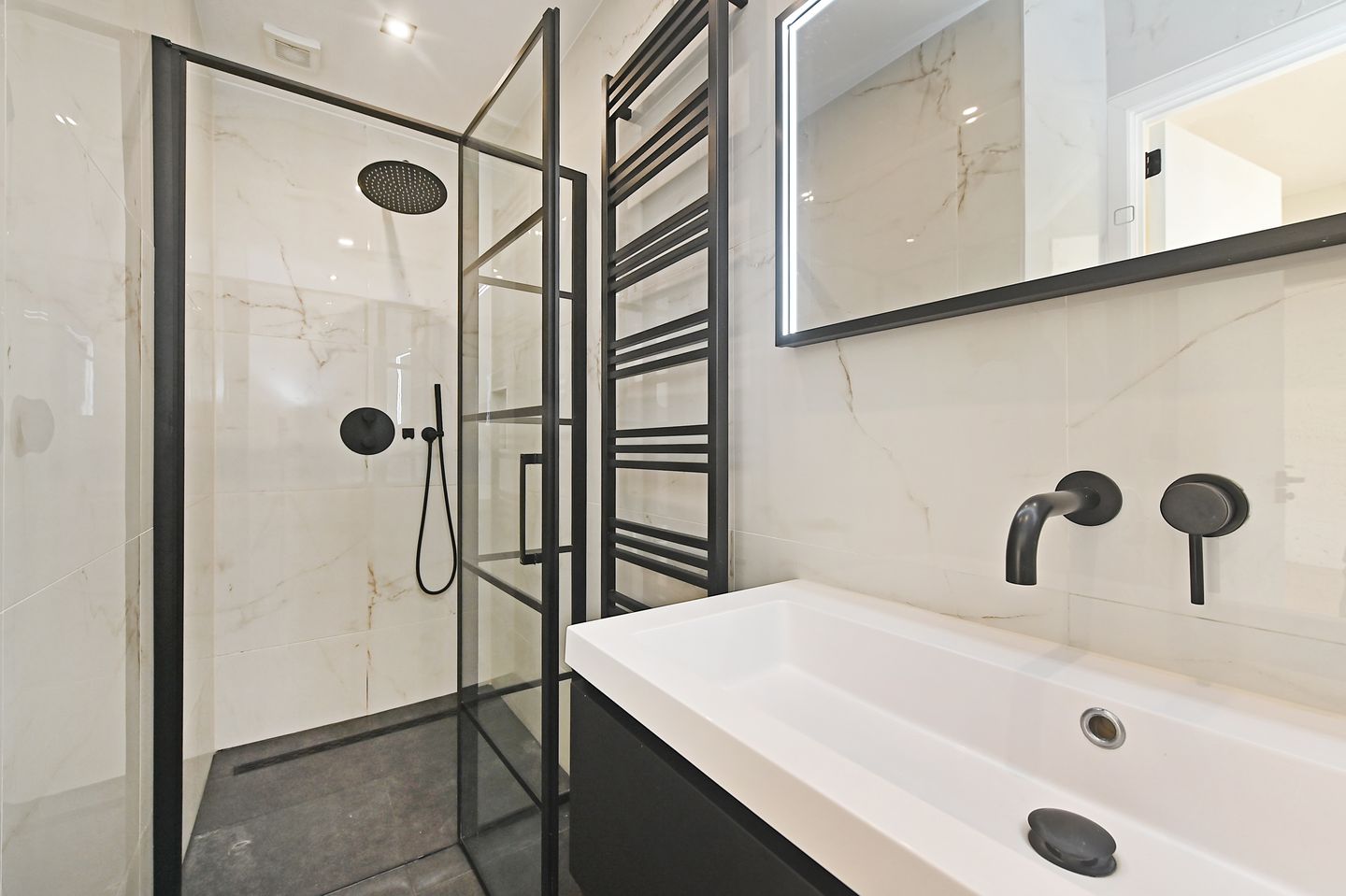 Photo 19 of Veenendaalkade 484