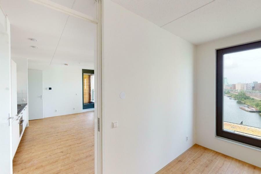 Foto 11 van Oostenburgermiddenstraat 667