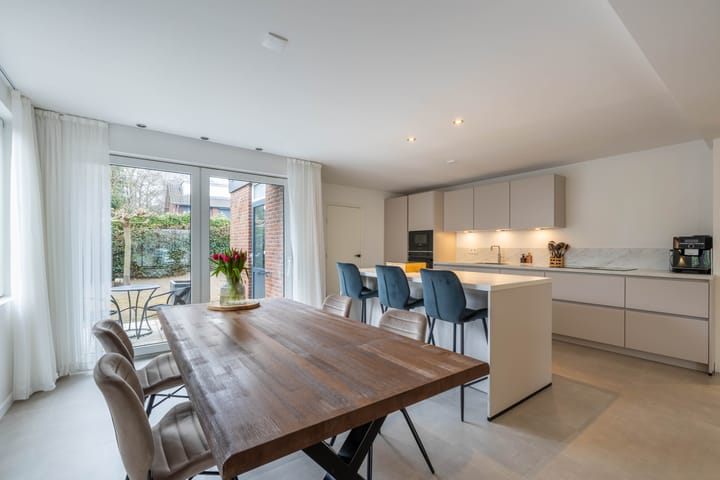 Photo 11 of Jan Tooropstraat 15