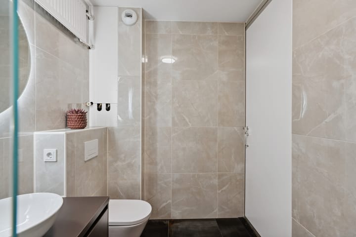 Photo 18 of Aalscholversingel 60