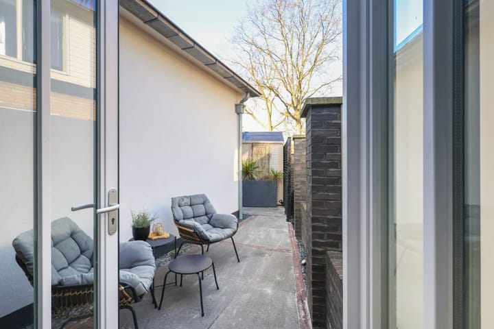 Photo 44 of Obalaan 20