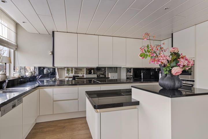 Photo 10 of Oostvlietweg 3-A