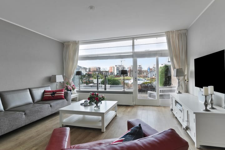 Foto 2 van Oostvlietweg 3-A