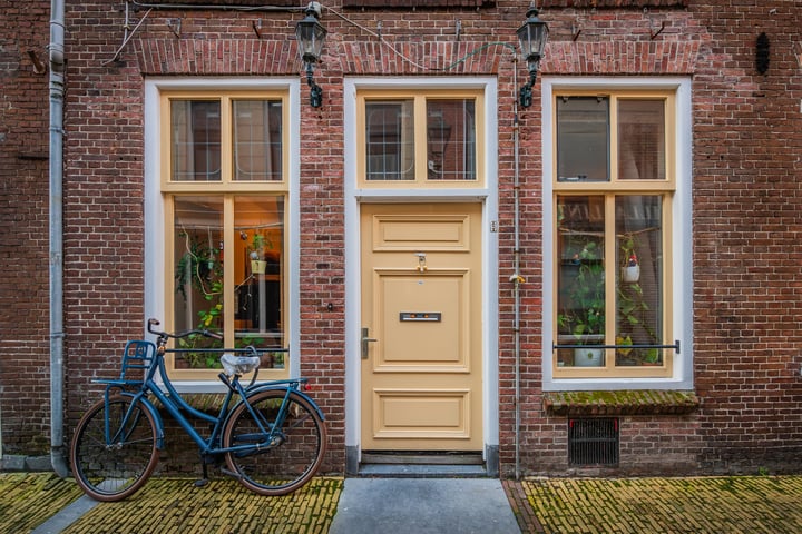 Nieuwesteeg 9