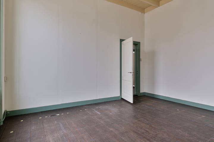 Photo 10 of Burgemeester van Lierestraat 24